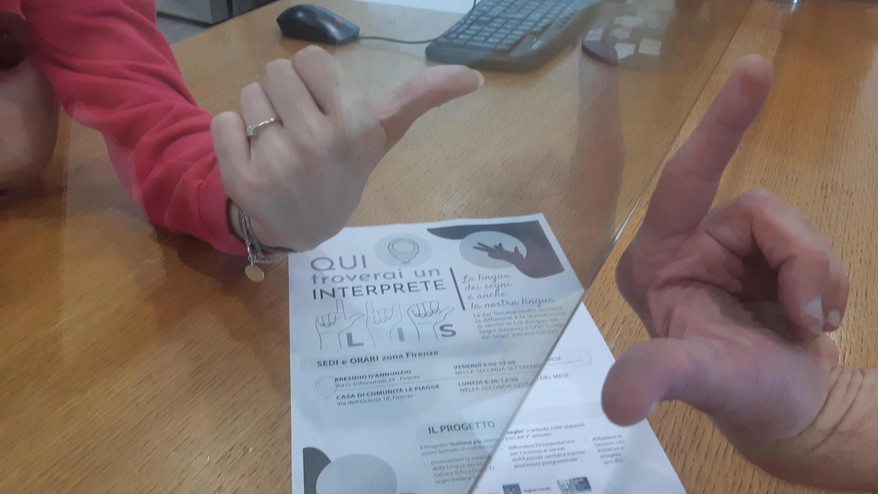 Un interprete Lis, esperto di Lingua dei segni italiana, sarà a disposizione. al Centro Giovanni dalle 13 alle 17 nella giornata di venerdì. Poi il servizio sarà ampliato Un interprete Lis, esperto di Lingua dei segni italiana, sarà a disposizione. al Centro Giovanni dalle 13 alle 17 nella giornata di venerdì. Poi il servizio sarà ampliato