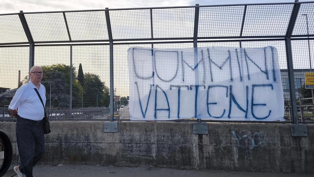 Uno degli striscioni di contestazione apparsi nelle ultime ore in città Uno degli striscioni di contestazione apparsi nelle ultime ore in città