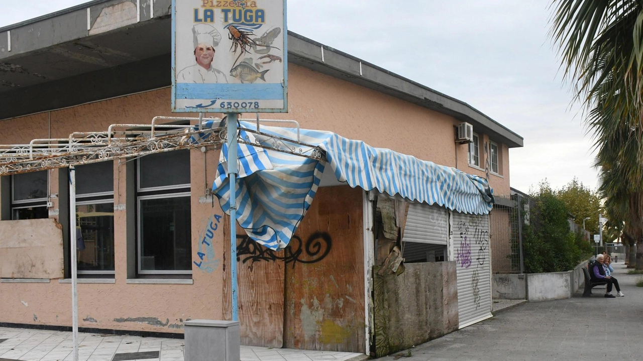 Le vecchia ’Tuga’ in largo Pertini a Marina. L’Autorità portuale sta preparando il bando per l’affidamento temporaneo del locale Le vecchia ’Tuga’ in largo Pertini a Marina. L’Autorità portuale sta preparando il bando per l’affidamento temporaneo del locale