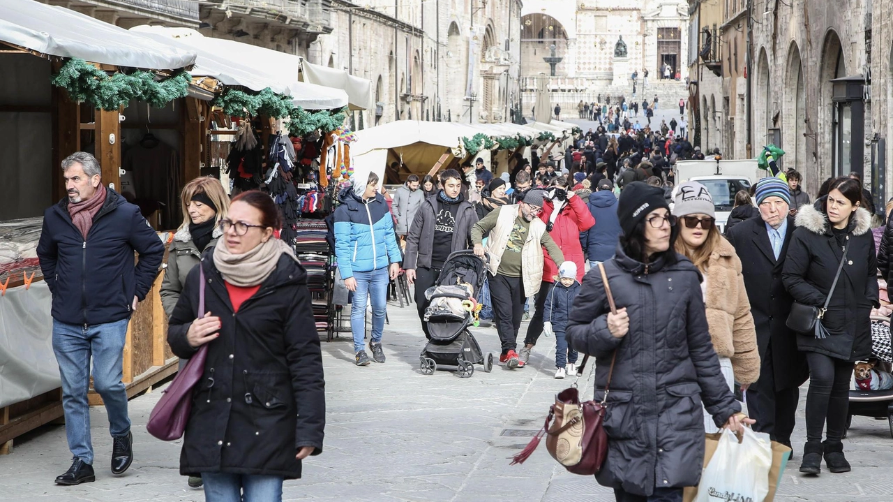 Chi è il visitatore tipo di Perugia a Natale? Lo svela la piattaforma Cities di Confcommercio. Si scopre così che,... Chi è il visitatore tipo di Perugia a Natale? Lo svela la piattaforma Cities di Confcommercio. Si scopre così che,...