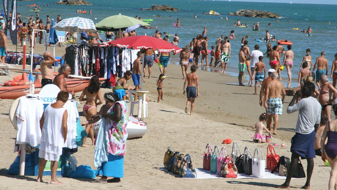 Bandita l’espressione Vu’ cumprà: “Ricordo quando mi chiamavano così. Giusto eliminarla” Bandita l’espressione Vu’ cumprà: “Ricordo quando mi chiamavano così. Giusto eliminarla”