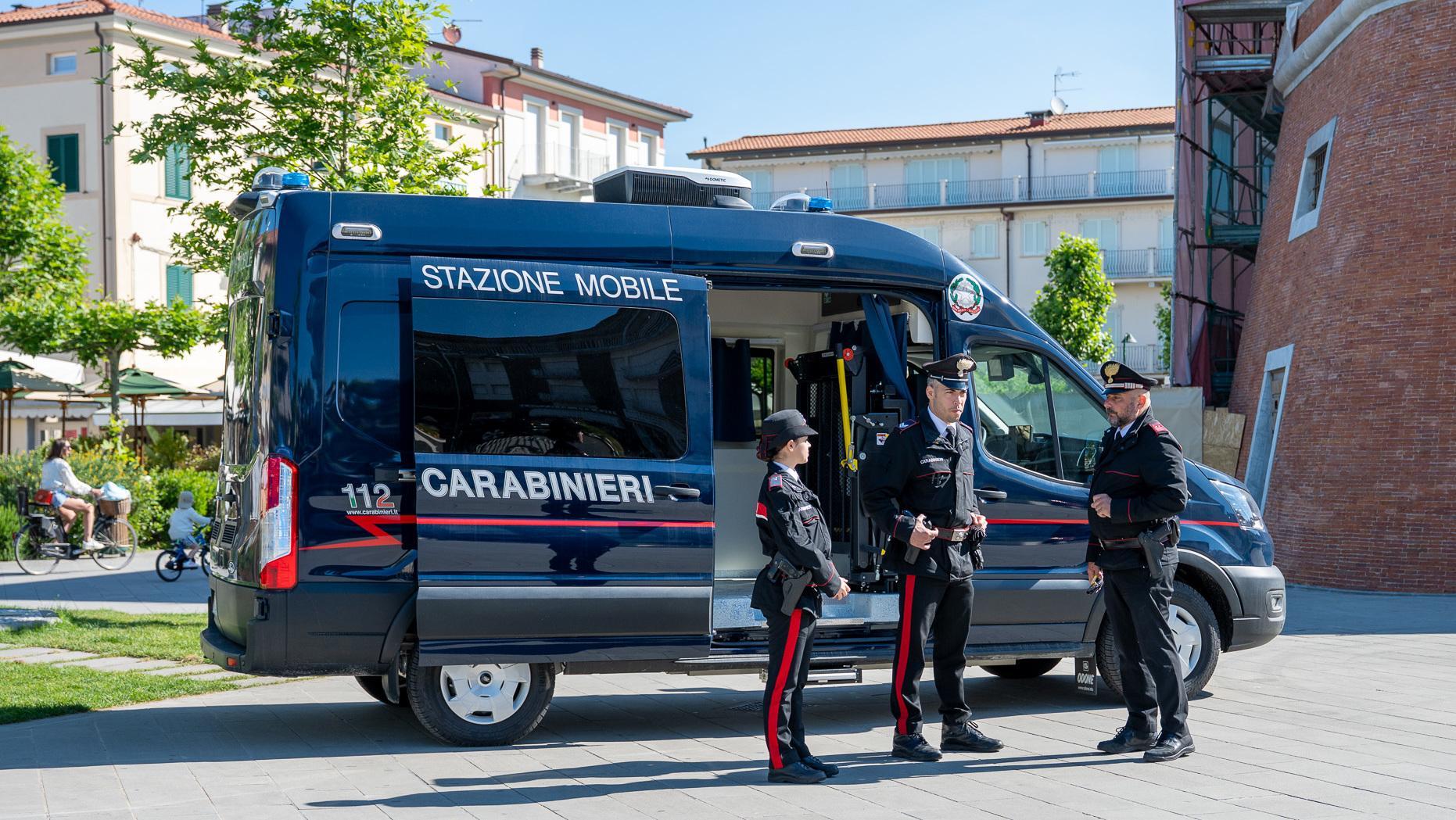 carabinieri una rete capillare stazioni e servizi di pattuglia per il controllo del territorio