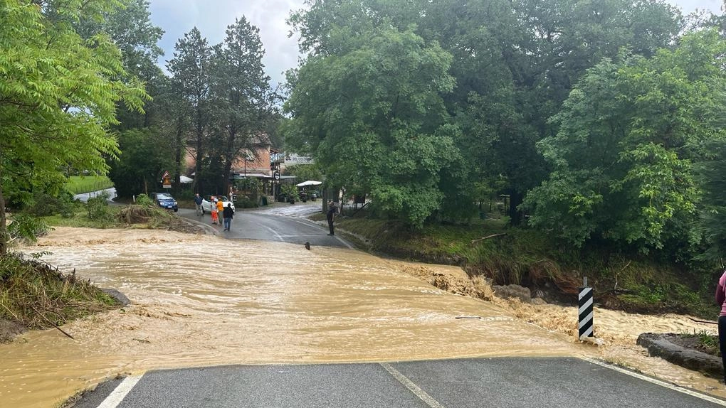 Poggibonsi è finito sott’acqua il tratto della località La Strolla (foto d’archivio) Poggibonsi è finito sott’acqua il tratto della località La Strolla (foto d’archivio)