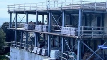 Cantiere infinito e polemiche. "Sono passati quasi due anni dall’avvio dei lavori per il rifacimento del centro sociale di Capannoli,...