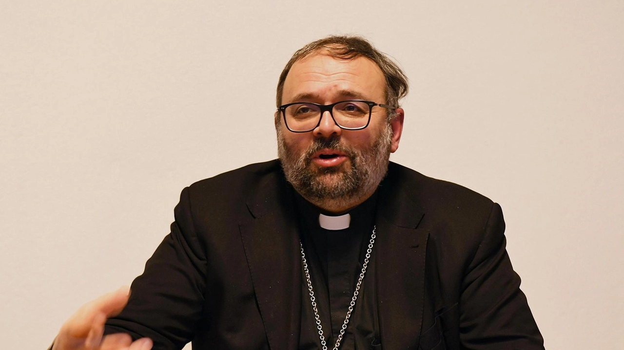 L’arcivescovo di Lucca, monsignor Paolo Giulietti (foto Alcide) L’arcivescovo di Lucca, monsignor Paolo Giulietti (foto Alcide)