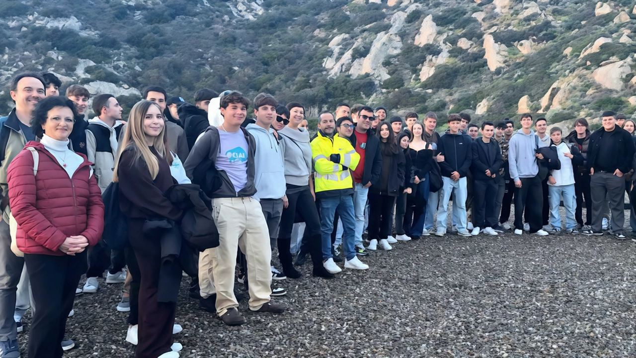 Il dissalatore dell’Isola del Giglio ha aperto le porte agli studenti dell’istituto "Del Rosso - Da Verrazzano" di Porto... Il dissalatore dell’Isola del Giglio ha aperto le porte agli studenti dell’istituto "Del Rosso - Da Verrazzano" di Porto...