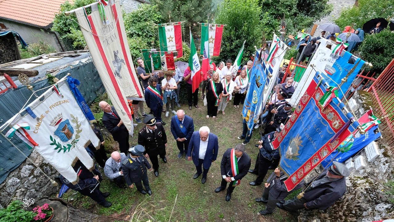 La commemorazione dell'eccidio di Vinca (foto Pasquali) La commemorazione dell'eccidio di Vinca (foto Pasquali)