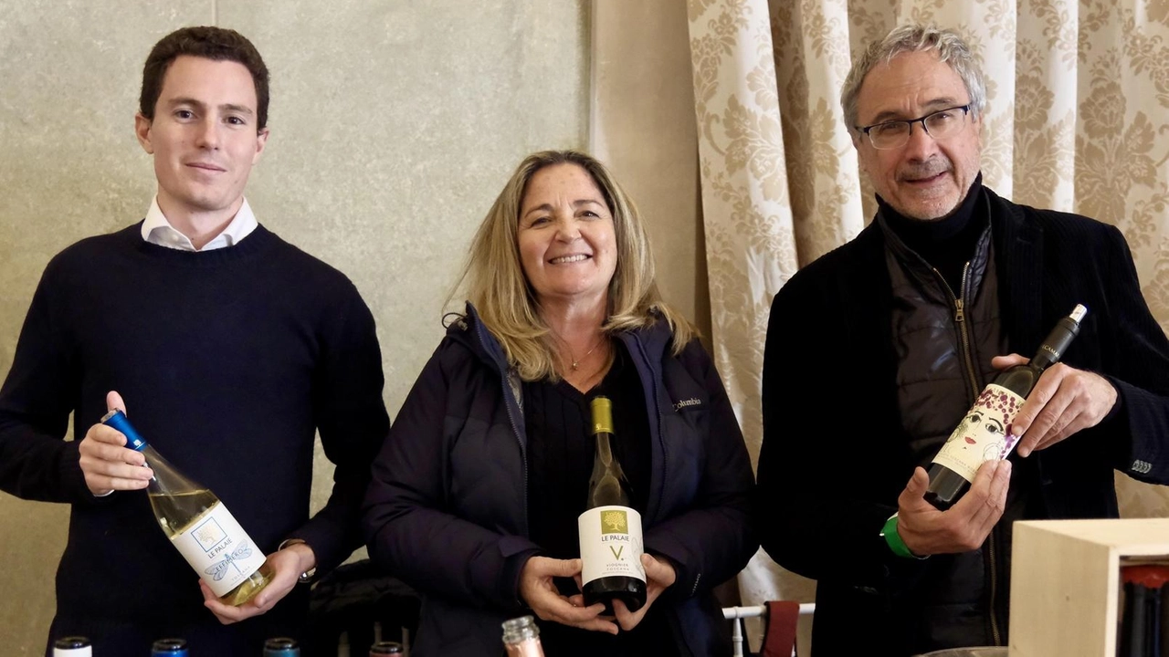 Successo dei “Vini delle Coste“; a destra, i giornalisti Melanie Young e David Ransom