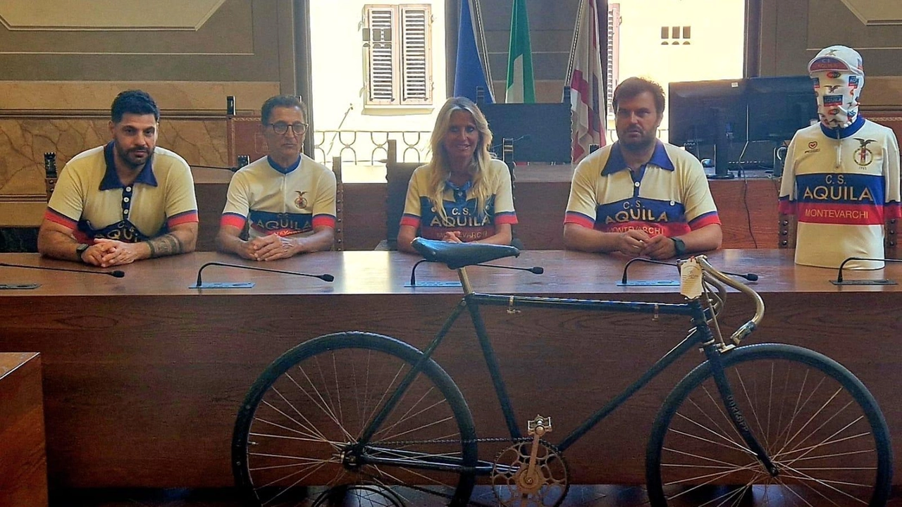 Un momento della presentazione della mostra che racconta la passione e la storia di Montevarchi per la bici; domani il gran finale Un momento della presentazione della mostra che racconta la passione e la storia di Montevarchi per la bici; domani il gran finale