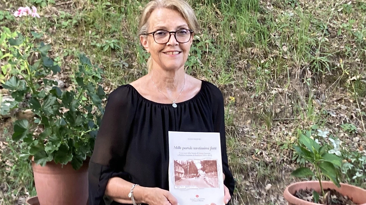 La presidente Orietta Peruzzi mostra una delle tante pubblicazioni realizzate con Franco Silvestri per valorizzare Bardalone La presidente Orietta Peruzzi mostra una delle tante pubblicazioni realizzate con Franco Silvestri per valorizzare Bardalone