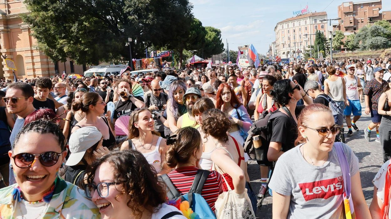 «Sarebbe stato più opportuno non trascinare un’istituzione seria, in una parata concomitante con le celebrazioni del settembre lucchese» «Sarebbe stato più opportuno non trascinare un’istituzione seria, in una parata concomitante con le celebrazioni del settembre lucchese»