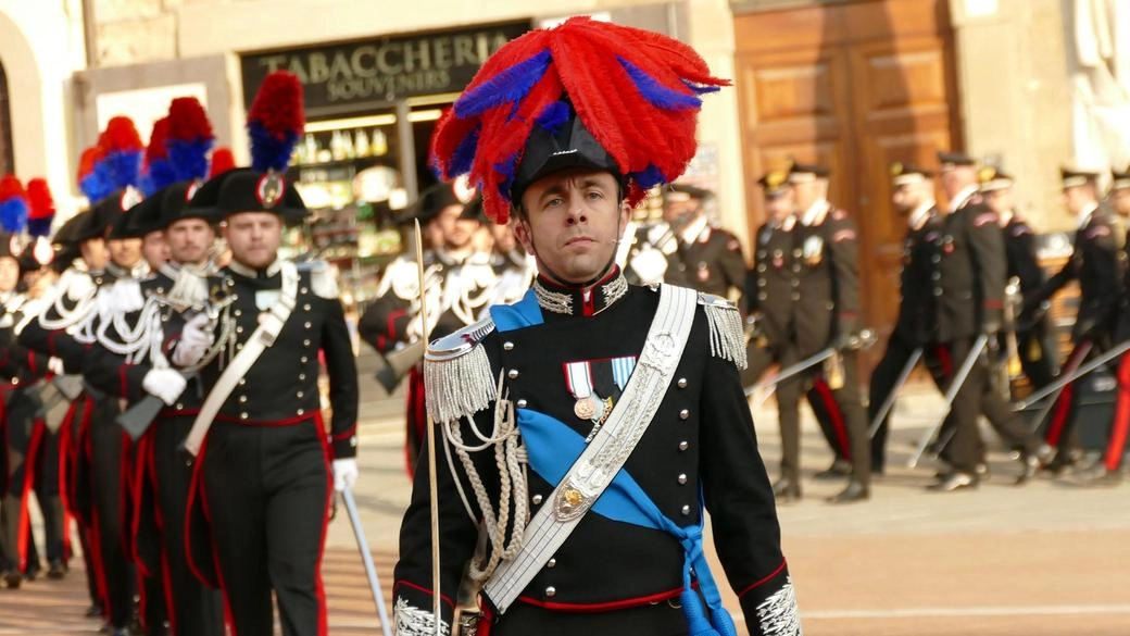 L’Arma ha invaso il mattonato di piazza Vasari nel giorno che ricorda la Fondazione davanti a tanta gente. Le operazioni cruciali, l’attività di sicurezza di tutti i giorni, il fronte dei codici rosa, i premi speciali. L’Arma ha invaso il mattonato di piazza Vasari nel giorno che ricorda la Fondazione davanti a tanta gente. Le operazioni cruciali, l’attività di sicurezza di tutti i giorni, il fronte dei codici rosa, i premi speciali.