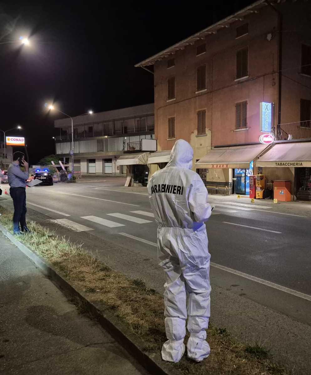 Spari e terrore a Verna. È ancora caccia all’uomo. L’aggressore ha un volto Spari e terrore a Verna. È ancora caccia all’uomo. L’aggressore ha un volto
