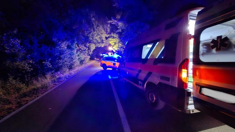 https://www.lanazione.it/image-service/view/acePublic/alias/contentid/NzVkMGVjZmUtZmI0OC00/0/i-soccorritori-intervenuti-dopo-l-incidente-lungo-la-via-chiantigiana-per-ferrone.jpeg?f=16:9&w=1200&h=630