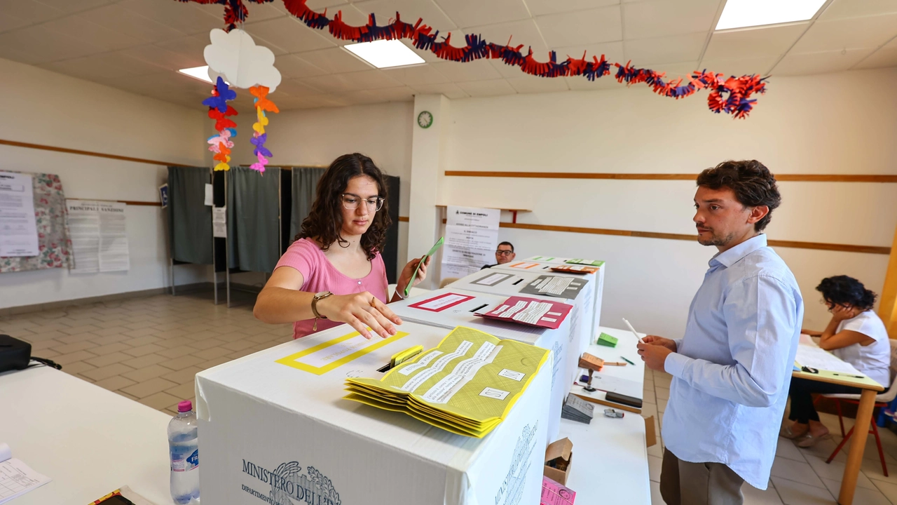 Referendum: in Toscana l’affluenza più alta d’Italia. Alle 23 sfiora il 30%. Lunedì voto dalle 7 alle 15