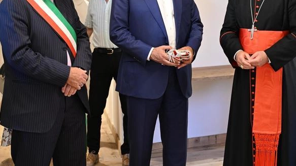 Un momento della inaugurazione della nuova casa per ospiti realizzata a Monte Oliveto Maggiore, finanziata anche dalla Regione Toscana