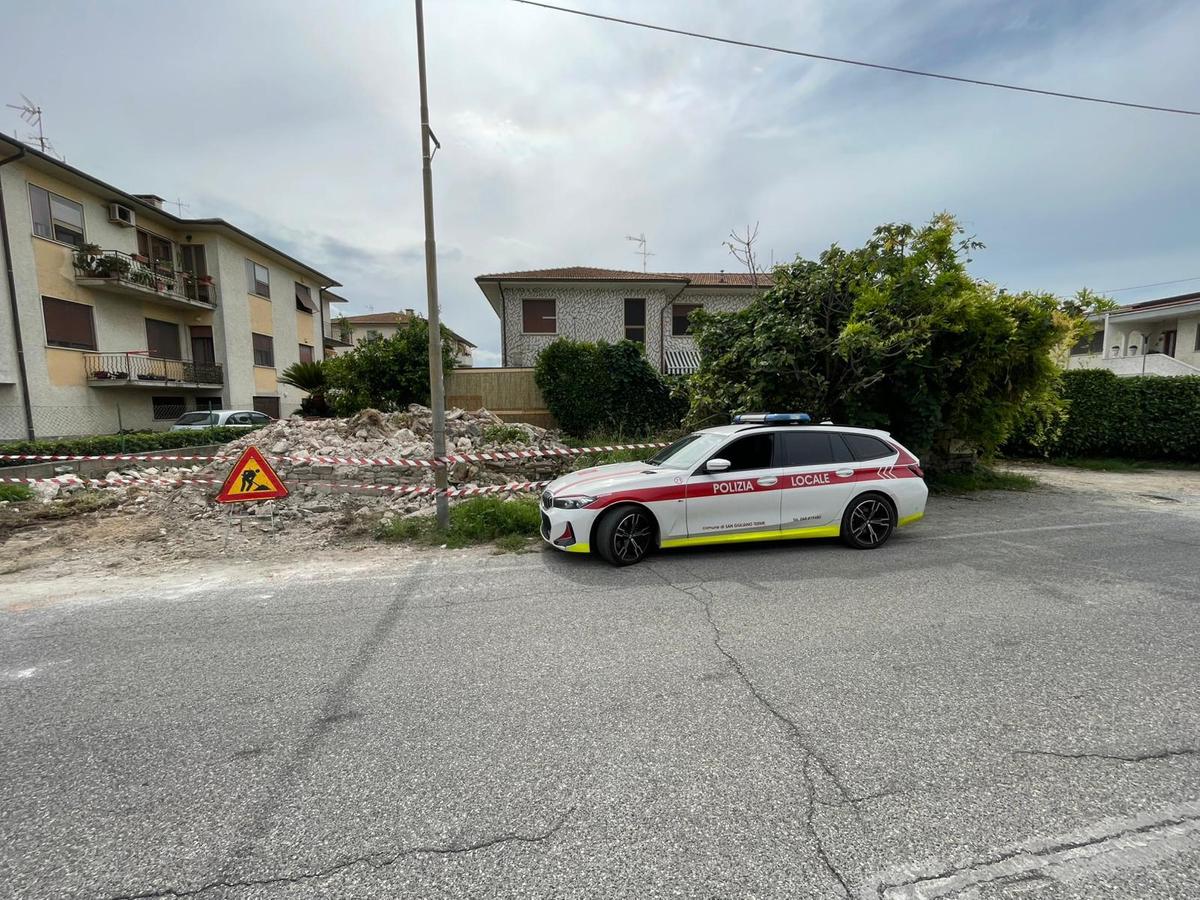 Bloccati i lavori di demolizione abusiva della ex chiesa di San Biagio Bloccati i lavori di demolizione abusiva della ex chiesa di San Biagio