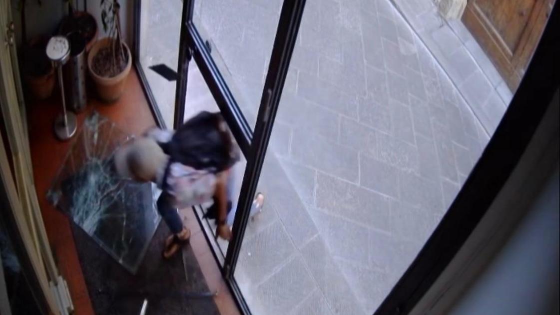 Piaga spaccate a Firenze, bis al Munaciello. “Ho altri due ristoranti a Miami, solo qui non mi sento sicura” Piaga spaccate a Firenze, bis al Munaciello. “Ho altri due ristoranti a Miami, solo qui non mi sento sicura”