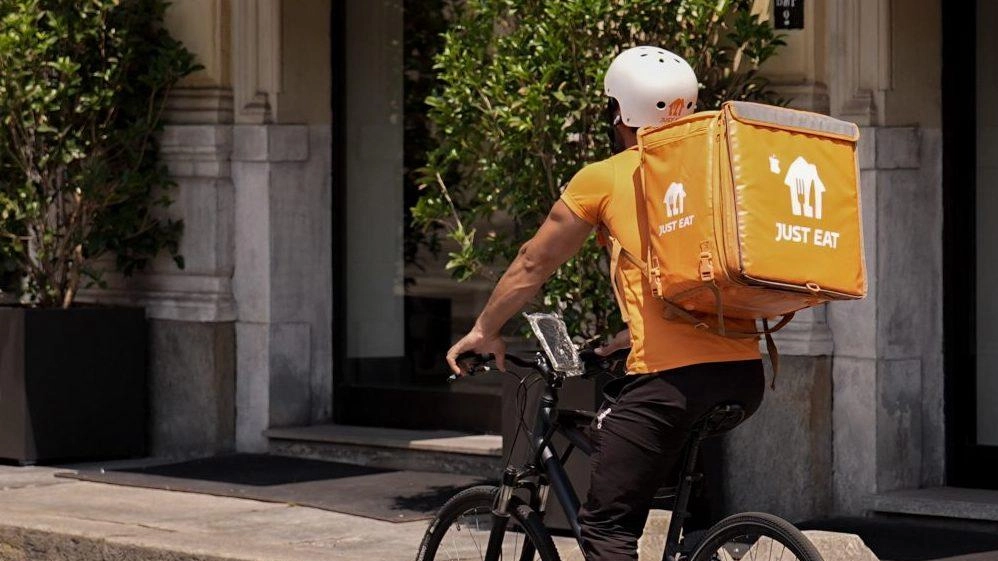 Tra i tanti malumori espressi dai commercianti anche la presenza dei troppi rider in tutto il paese Tra i tanti malumori espressi dai commercianti anche la presenza dei troppi rider in tutto il paese