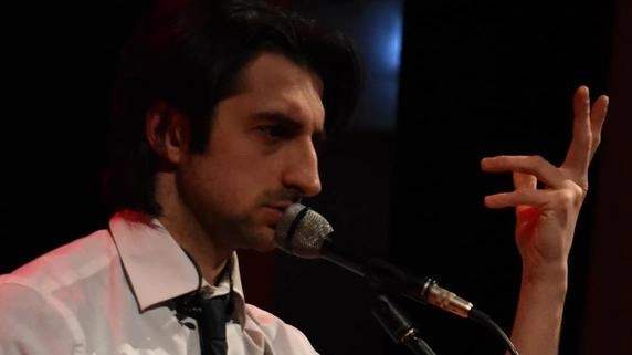 Un omaggio intenso a uno dei più grandi protagonisti della canzone-teatro italiana chiuderà martedì prossimo il sedicesimo Festival della... Un omaggio intenso a uno dei più grandi protagonisti della canzone-teatro italiana chiuderà martedì prossimo il sedicesimo Festival della...