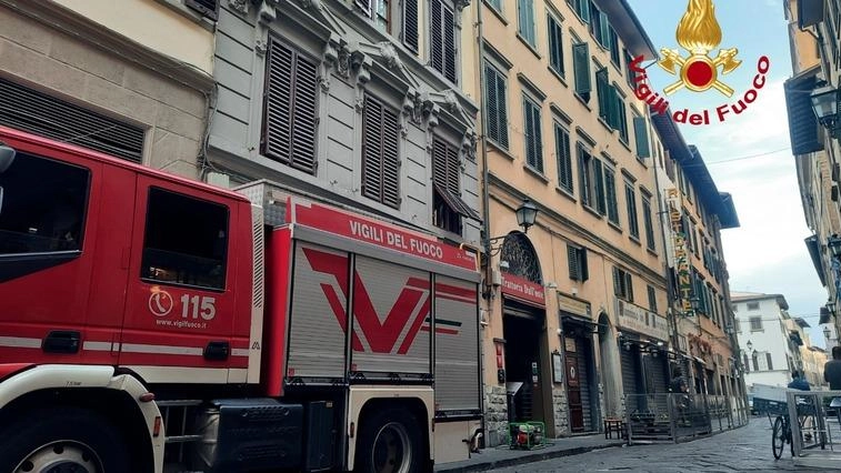 L’incendio è partito da una delle due cucine ed è salito fino a un B&B . Gli ospiti hanno cercato di mettersi in salvo scendendo dalle finestre. L’incendio è partito da una delle due cucine ed è salito fino a un B&B . Gli ospiti hanno cercato di mettersi in salvo scendendo dalle finestre.