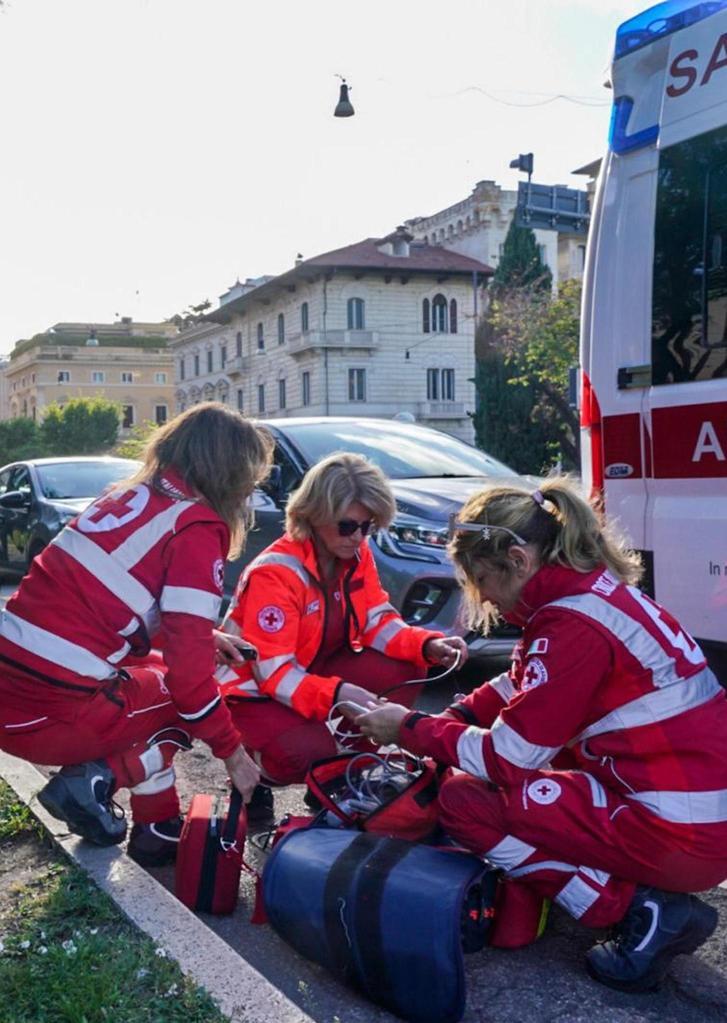 Tamponamento a catena in Vespa. Tre ragazzi finiscono all’ospedale Tamponamento a catena in Vespa. Tre ragazzi finiscono all’ospedale