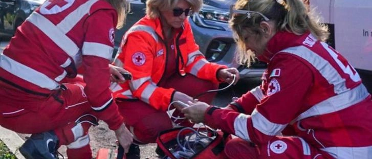 Tamponamento a catena in Vespa. Tre ragazzi finiscono all’ospedale
