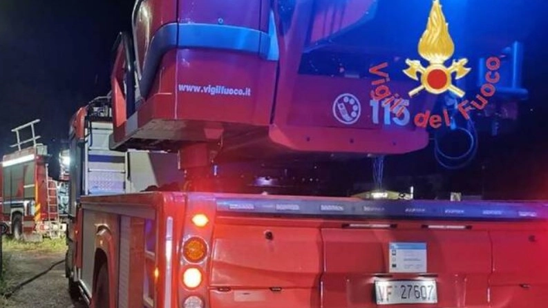 Sul posto i vigili del fuoco