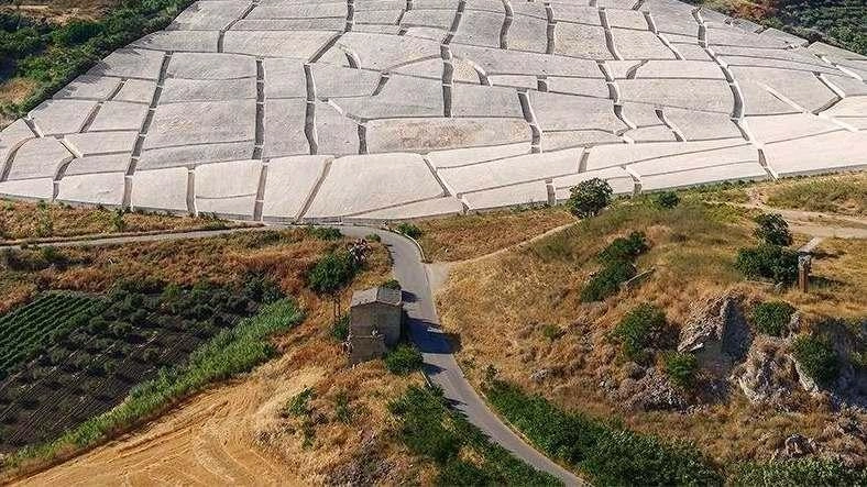 Nei giorni scorsi il presidente della Fondazione Burri, Bruno Corà, era intervenuto sull’ipotesi di. progetto di recupero Nei giorni scorsi il presidente della Fondazione Burri, Bruno Corà, era intervenuto sull’ipotesi di. progetto di recupero