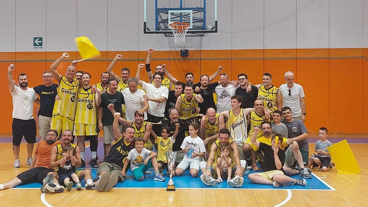 Il Gs Noi d’Avane festeggia la conquista del titolo regionale Uisp al termine di una stagione. davvero eccezionale Il Gs Noi d’Avane festeggia la conquista del titolo regionale Uisp al termine di una stagione. davvero eccezionale