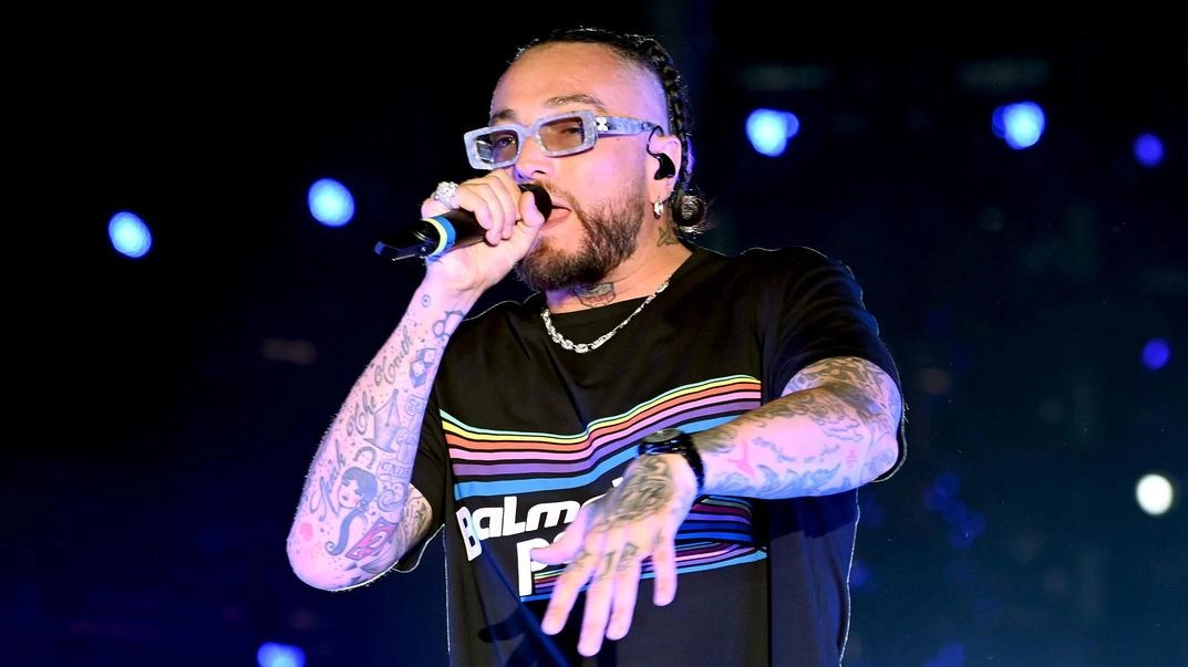 Guè Pequeno, stasera sul palco dell’Umbria che spacca la leggenda hip-hop Guè Pequeno, stasera sul palco dell’Umbria che spacca la leggenda hip-hop