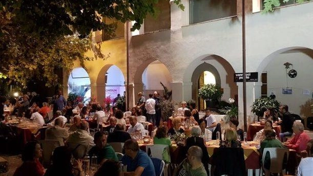 Parte oggi per concludersi l’8 settembre la festa del vino di Montecarlo: con una novità assoluta, il nettare di Bacco anche nel gelato Parte oggi per concludersi l’8 settembre la festa del vino di Montecarlo: con una novità assoluta, il nettare di Bacco anche nel gelato