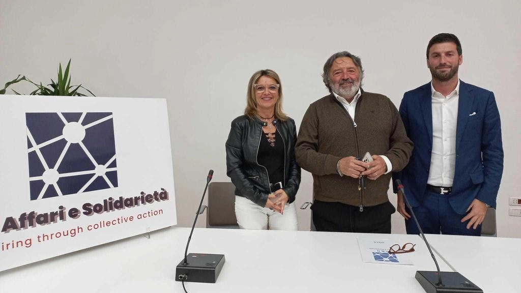 Al centro Bruno Bianchi, presidente dell’associazione. A sinistra Paola Baldicchi, a destra Gianmarco Bianchi Al centro Bruno Bianchi, presidente dell’associazione. A sinistra Paola Baldicchi, a destra Gianmarco Bianchi