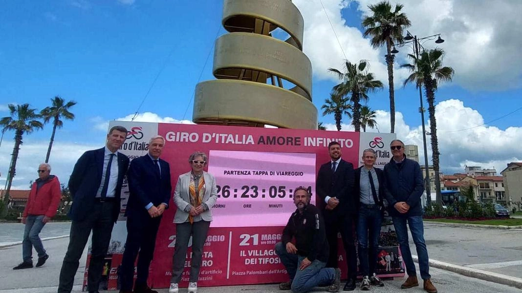 Inaugurazione dell’opera realizzata dai fratelli Cinquini per la partenza del Giro d’Italia prevista per il 21 maggio