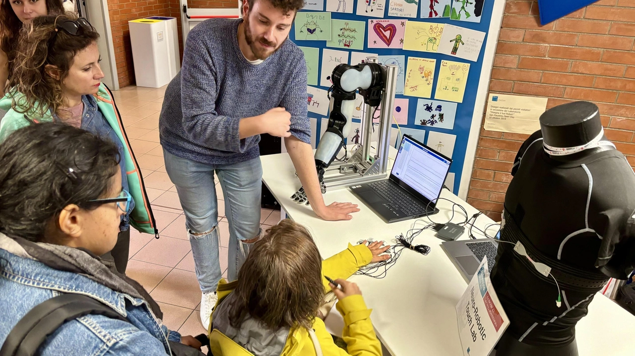 Porte aperte con gli studiosi nei laboratori dell’Istituto della Sant’Anna "Facciamo ricerca nel campo della dinamica del cervello. Usiamo materiali intelligenti, partendo da scarti come le bucce". Porte aperte con gli studiosi nei laboratori dell’Istituto della Sant’Anna "Facciamo ricerca nel campo della dinamica del cervello. Usiamo materiali intelligenti, partendo da scarti come le bucce".