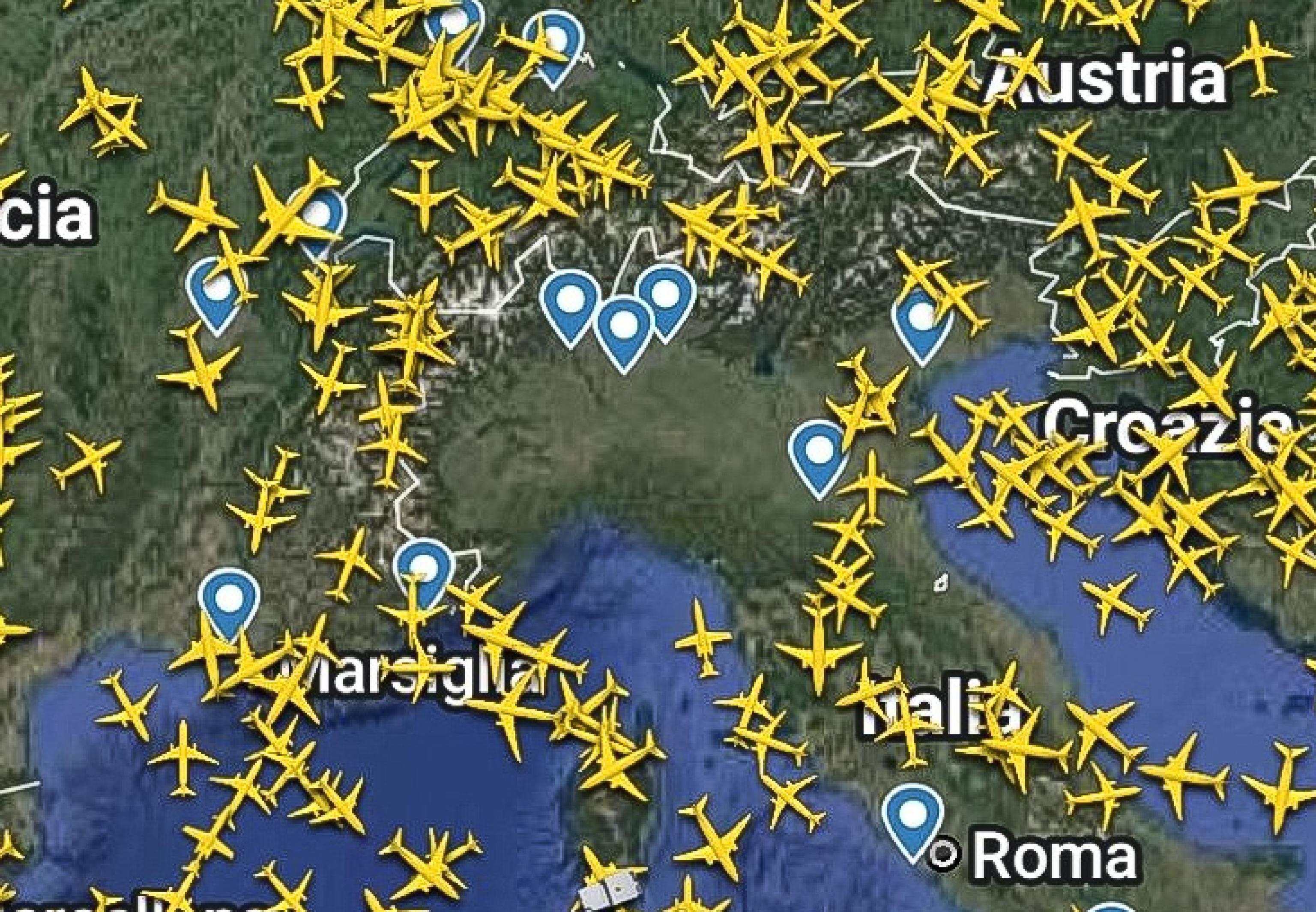 Traffico aereo, ritardi anche a Pisa e Firenze per il blocco dei voli nel Nordovest Traffico aereo, ritardi anche a Pisa e Firenze per il blocco dei voli nel Nordovest