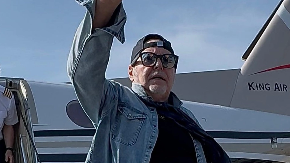 Vasco Rossi è arrivato a Firenze, la foto all'aeroporto