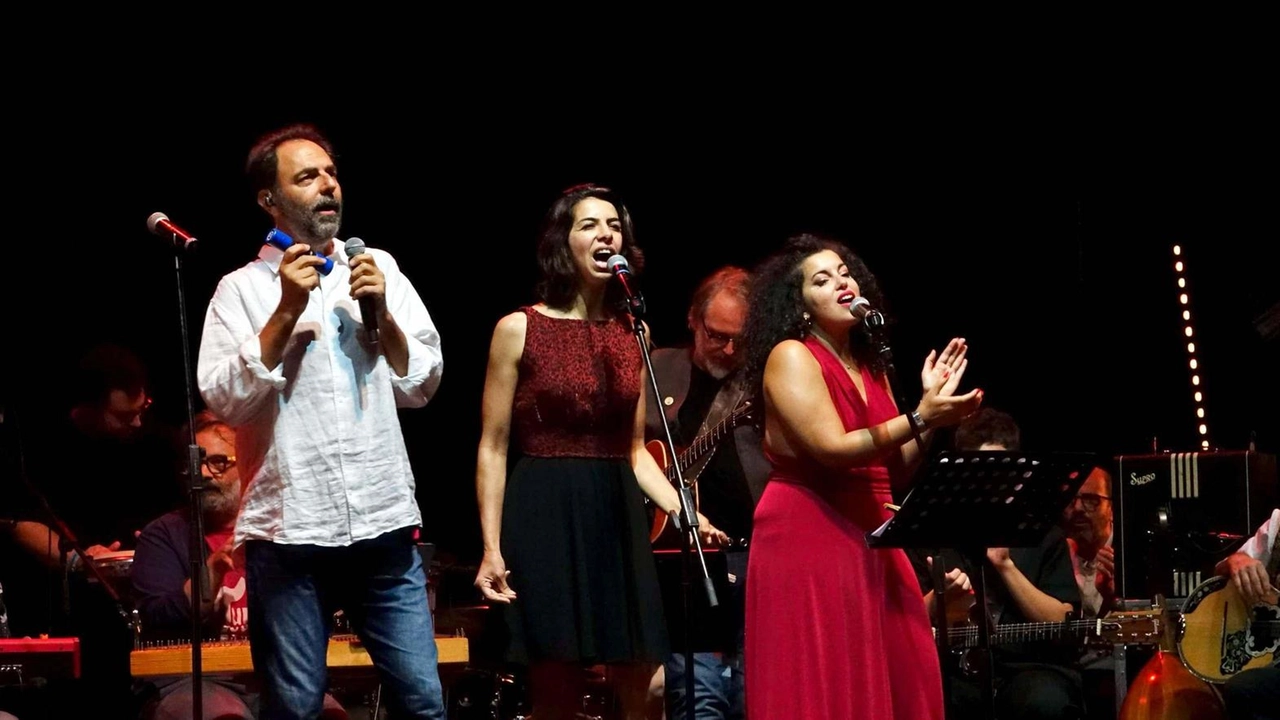 Nerì Marcorè sarà protagonista in Piazza IV Novembre con l’Orchestra multietnica di Arezzo. e i Benvegnù