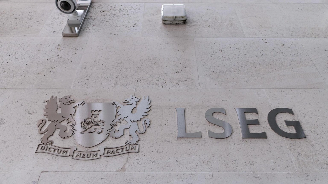 Borsa: Europa debole in chiusura, Parigi -1,04%, Londra -0,39%