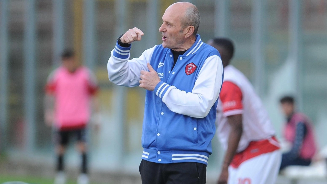 L’allenatore biancorosso Vincenzo Cangelosi L’allenatore biancorosso Vincenzo Cangelosi