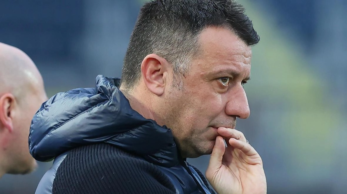 Roberto D’Aversa pensieroso durante o 0-5 interno contro l’Atalanta: ai suoi ragazzi ha chiesto una reazione immediata (Gasperini/FotocronacheGermogli)