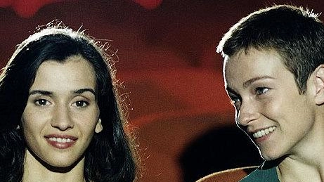 Da sinistra: Teresa Saponangelo e Stefania Rocca in una scena di “In principio erano le mutande”, film che sarà proiettato mercoledì. nel giardino della Rems Da sinistra: Teresa Saponangelo e Stefania Rocca in una scena di “In principio erano le mutande”, film che sarà proiettato mercoledì. nel giardino della Rems