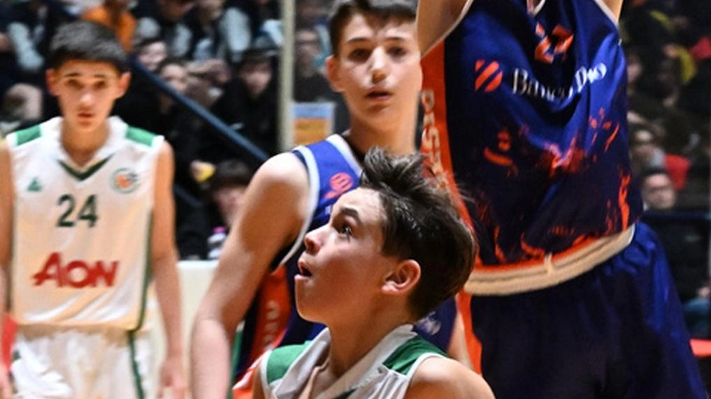 Il Torneo Masaccio a San Giovanni Valdarno celebra l'amicizia e la pace tra giovani cestisti europei. La festa dello sport culminerà con le premiazioni e l'annuncio dell'Ottavo Torneo nel 2025.
