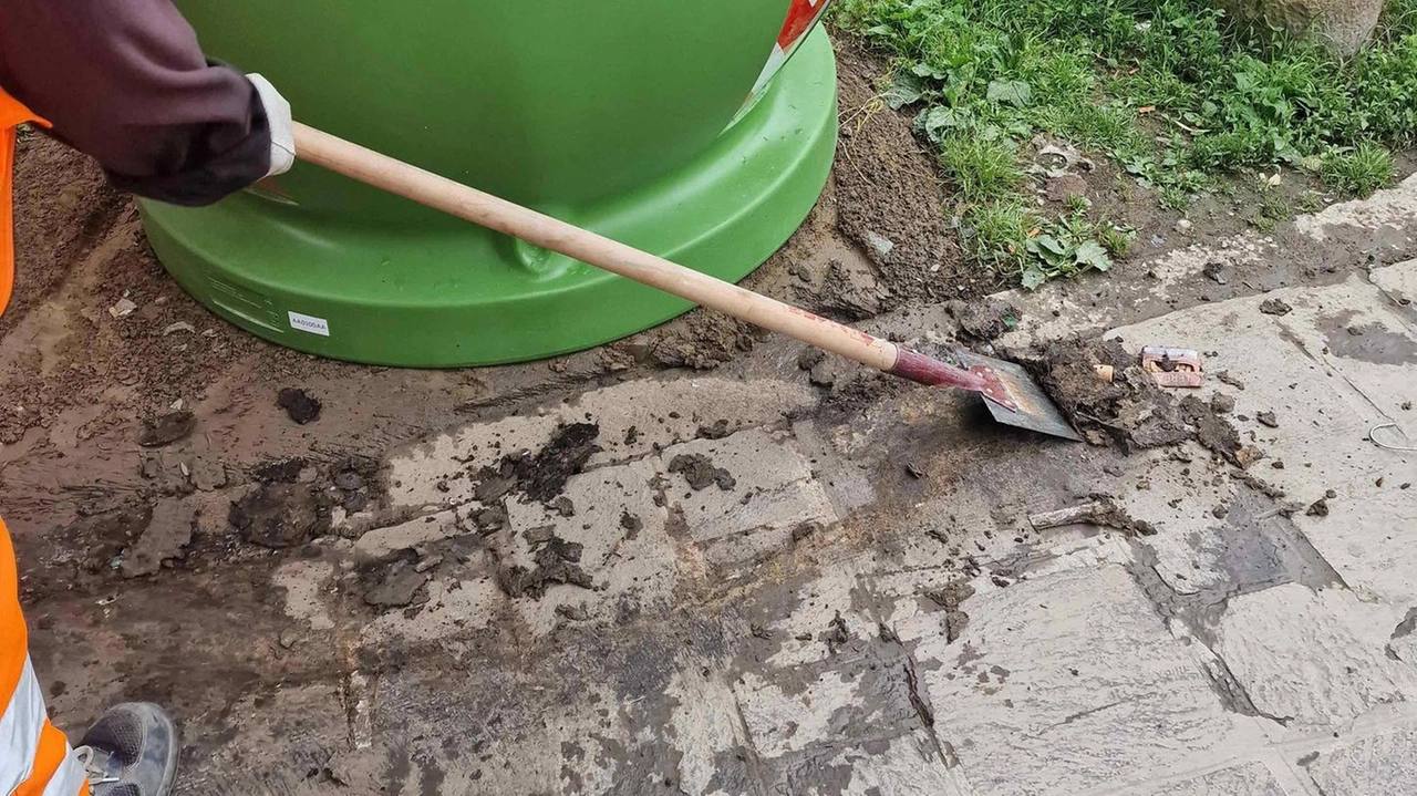 Geofor nei prossimi giorni interverrà anche a Santa Croce per la pulizia delle aree attorno alle campane del vetro Geofor nei prossimi giorni interverrà anche a Santa Croce per la pulizia delle aree attorno alle campane del vetro