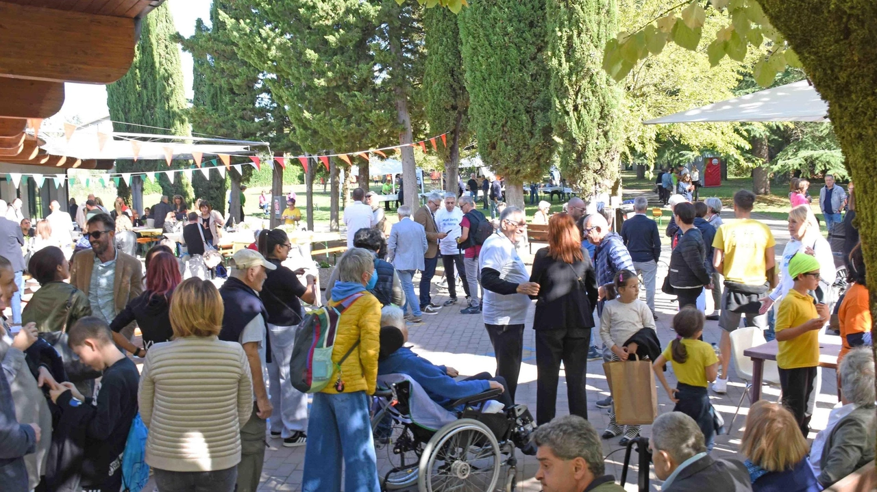 La festa che domenica ha animato il parco della ’Muzi Betti’ «E’ stata una bellissima giornata per gli ospiti della residenza» La festa che domenica ha animato il parco della ’Muzi Betti’ «E’ stata una bellissima giornata per gli ospiti della residenza»