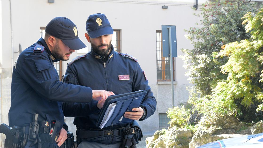 Stalking, disabile perseguitata per mesi: arrestato il vicino di casaa Stalking, disabile perseguitata per mesi: arrestato il vicino di casaa