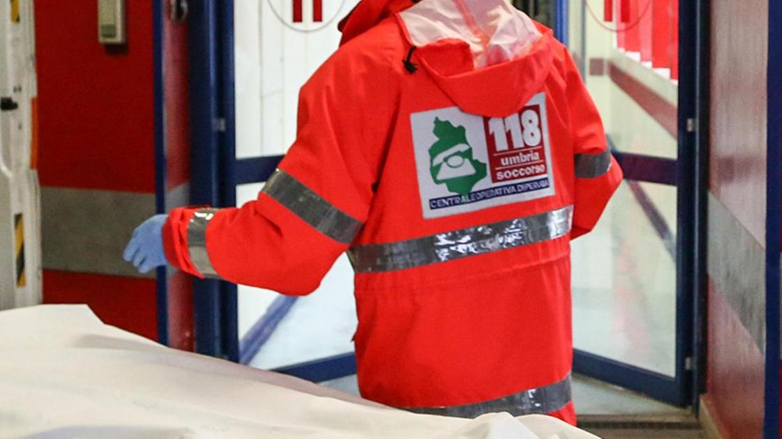https://www.lanazione.it/image-service/view/acePublic/alias/contentid/NzZjMzRjNDgtMDAzYy00/0/infermiere-pestato-in-ambulanza-soccorre-ferito-e-viene-malmenato-arrestato-laggressore-era-ubriaco.jpeg?f=16:9&w=1200&h=630