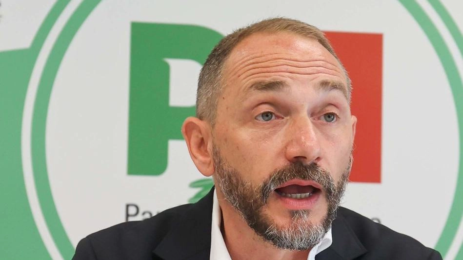 Replica secca all’assessora regionale: "No ad altri rinvii per l’affidamento al privato". Stamani i sindaci a Prato a confronto con il management. Pronto un documento unitario. Replica secca all’assessora regionale: "No ad altri rinvii per l’affidamento al privato". Stamani i sindaci a Prato a confronto con il management. Pronto un documento unitario.
