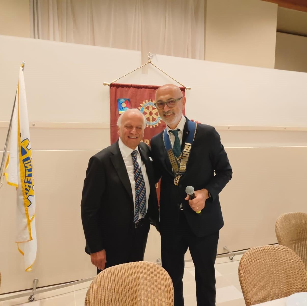 celebrato ieri sera il cosiddetto passaggio del collare del rotary club arezzo