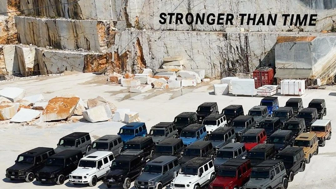 Erano più di un centinaio i fuoristrada che si sono ritrovati lungo le Apuane per prendere parte al primo raduno del nuovo club dei 4X4. Mercedes Erano più di un centinaio i fuoristrada che si sono ritrovati lungo le Apuane per prendere parte al primo raduno del nuovo club dei 4X4. Mercedes